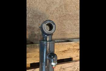 salg af New Holland B115C  Hydraulic Cylinder
