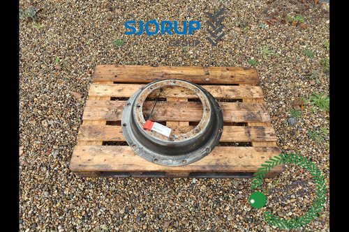 salg af Case Puma 185 LEFT Rim Plate, Front