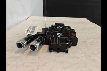 salg af Case Puma 185 Remote control valve