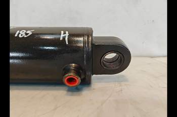 salg af Case Puma 185 RIGHT Lift Cylinder
