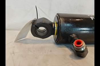salg af Case Puma 185 RIGHT Lift Cylinder