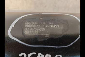 salg af Case Puma 185 RIGHT Lift Cylinder