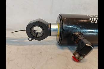 salg af Case Puma 185 LEFT Lift Cylinder