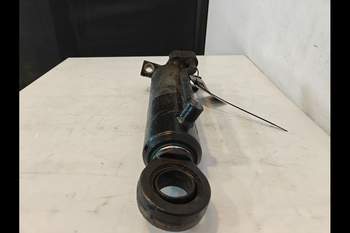 salg af Affjedringscylinder Case Magnum 335