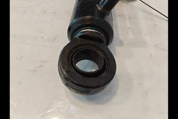 salg af Affjedringscylinder Case Magnum 335