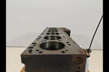 salg af Motorblok Case Magnum 335