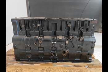 salg af Motorblok Case Magnum 335