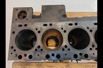 salg af Motorblok Case Magnum 335