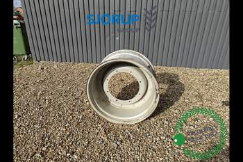 Case Maxxum 145 RIGHT Front Rim