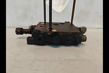 salg af Case Maxxum 145  Hydraulic Valve support