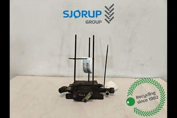 Case Maxxum 145  Hydraulic Valve support