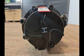 salg af Foraksel Valtra N174