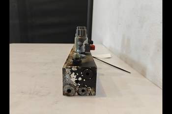 salg af Hydraulikventil Valtra N174