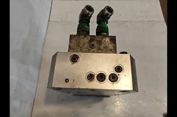 salg af John Deere 8400R  Suspension control valve
