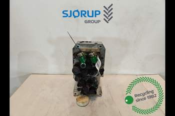 John Deere 8400R  Suspension control valve