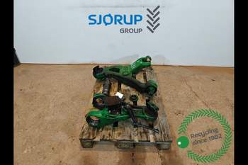 John Deere 8400R  Suspension support
