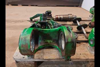 salg af John Deere 8400R  Suspension support