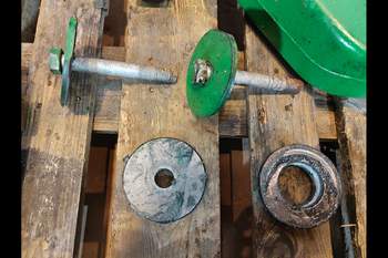 salg af John Deere 8400R  Suspension support