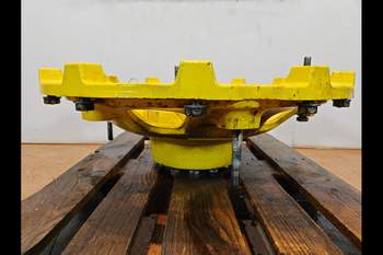salg af John Deere 8400R LEFT Rear wheelhub (Amercian type)