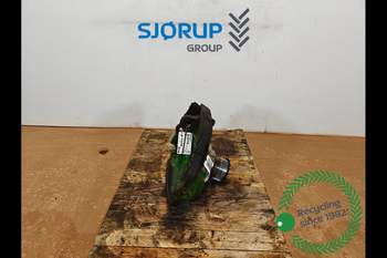 John Deere 8400R RIGHT Front Axle, Swivel Housing