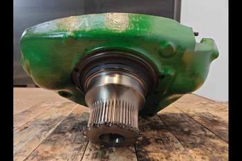 salg af John Deere 8400R LEFT Front Axle, Swivel Housing