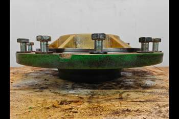 salg af John Deere 8400R RIGHT Front axle hub