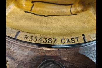 salg af John Deere 8400R RIGHT Front axle hub