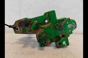 salg af John Deere 8400R  Remote valve end plate