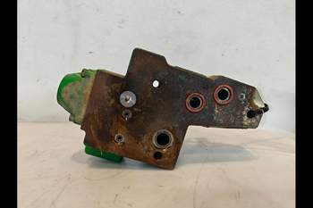 salg af John Deere 8400R  Remote valve end plate