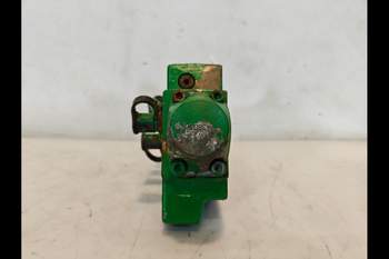 salg af John Deere 8400R  Remote valve end plate