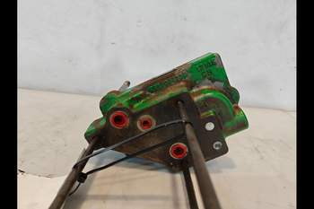 salg af John Deere 8400R  Hydraulic Valve support