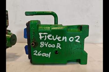 salg af John Deere 8400R  Remote control valve