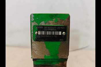 salg af John Deere 8400R  Remote control valve