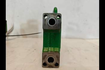 salg af John Deere 8400R  Remote control valve