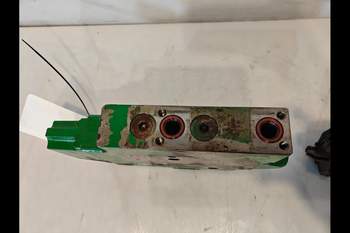 salg af John Deere 8400R  Remote control valve
