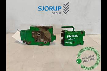 John Deere 8400R  Remote control valve