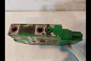 salg af John Deere 8400R  Remote control valve