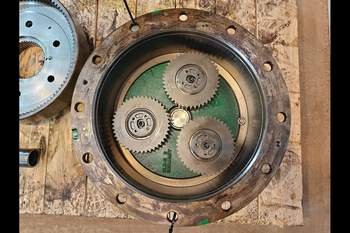 salg af John Deere 8400R RIGHT Front axle final drive