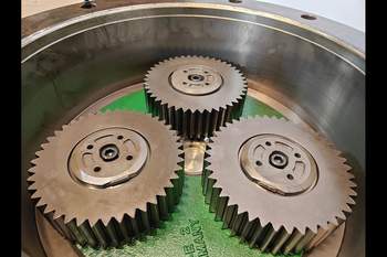 salg af John Deere 8400R RIGHT Front axle final drive