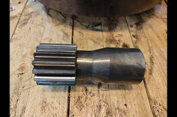 salg af John Deere 8400R RIGHT Front axle final drive