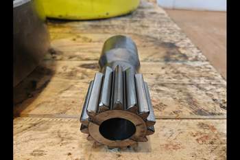 salg af John Deere 8400R RIGHT Front axle final drive