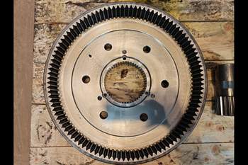 salg af John Deere 8400R RIGHT Front axle final drive