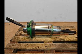 salg af John Deere 8400R  Front axle steering cylinder