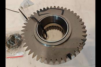 salg af John Deere 8400R  Transmission Parts