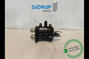 John Deere 8400R  Brake system