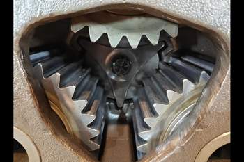 salg af John Deere 8400R RIGHT Rear Half Axle