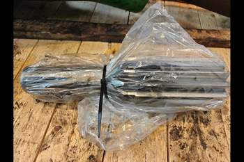 salg af John Deere 8400R LEFT Rear Half Axle