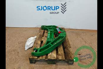 John Deere 8400R  Liftarm Support