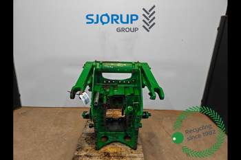 John Deere 8400R  Liftarm Support