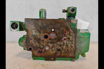 salg af John Deere 8400R  Hydraulic lift valve